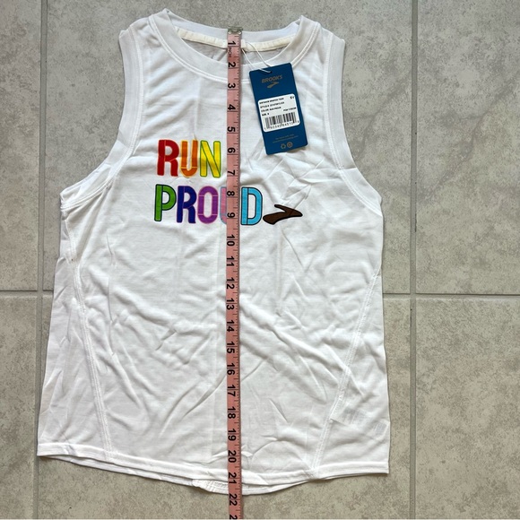 NWT Brooks Running “Run Proud” tank top 🌈 - Picture 7 of 8